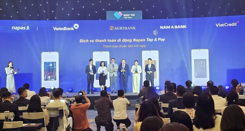 VietCredit vinh dự được Napas vinh danh là một trong bốn tổ chức tín dụng đầu tiên triển khai tính năng thanh toán di động Napas Tap&Pay VietCredit vinh dự được Napas vinh danh là một trong bốn tổ chức tín dụng đầu tiên triển khai tính năng thanh toán di động Napas Tap&Pay