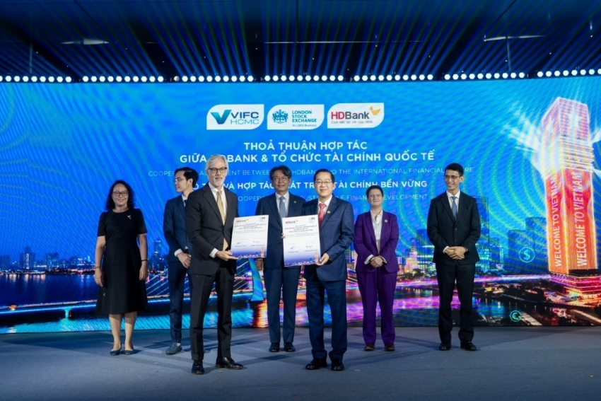HDBank và Sở Giao dịch Chứng khoán London đã ký kết thỏa thuận hợp tác chiến lược, thiết lập khuôn khổ dài hạn nhằm hỗ trợ doanh nghiệp Việt Nam tiếp cận thị trường vốn quốc tế. Ảnh: HDBank.