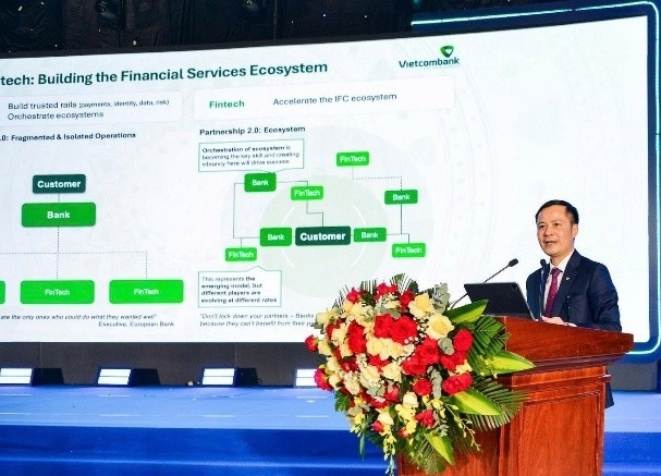 ThS.Lê Hoàng Tùng – Phó Tổng Giám đốc Vietcombank trình bày tham luận tại Diễn đàn tài chính thường niên Việt Nam năm 2025
