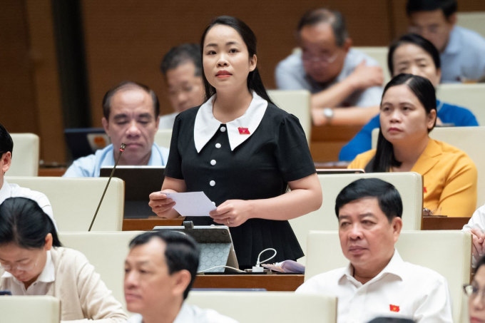 Đại biểu Triệu Thị Huyền ph&amp;aacute;t biểu chất vấn tại nghị trường s&amp;aacute;ng 8/6/2023.