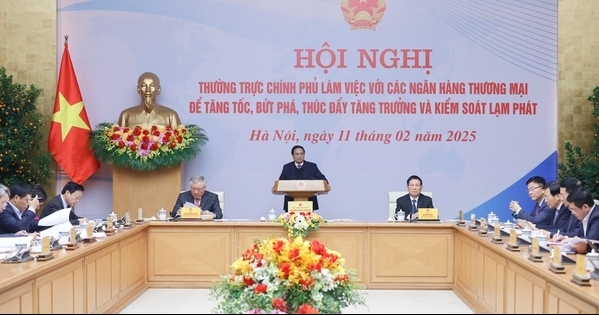 Thủ tướng chủ trì Hội nghị Thường trực Chính phủ làm việc với các ngân hàng thương mại